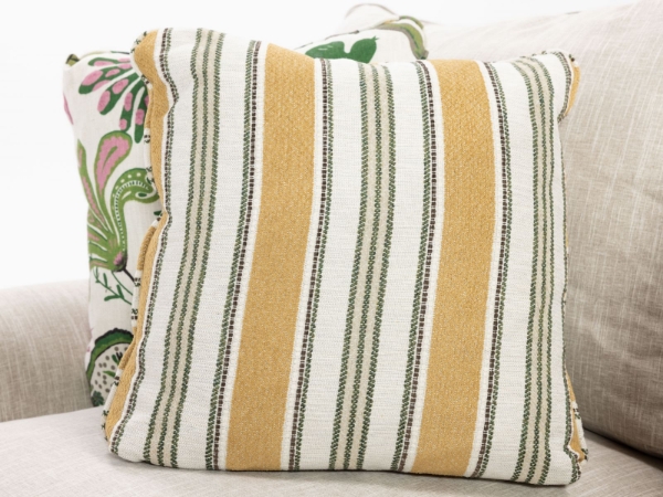 Picture of Clara Loveseat